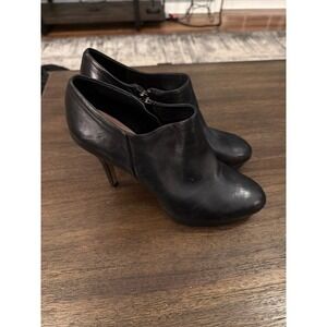 Vince Camuto Black Leather  4" Ankle Heel Booties Shoes Womens 8.5M
